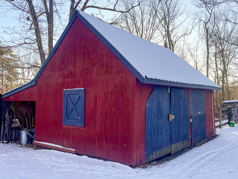 Red barn at piggins and banks